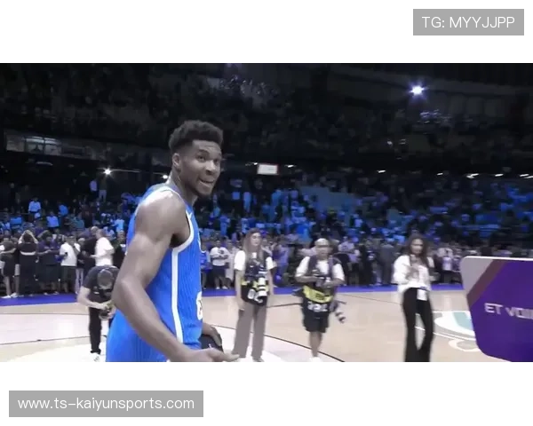 字母哥参加社区运动会，平民化魅力再显