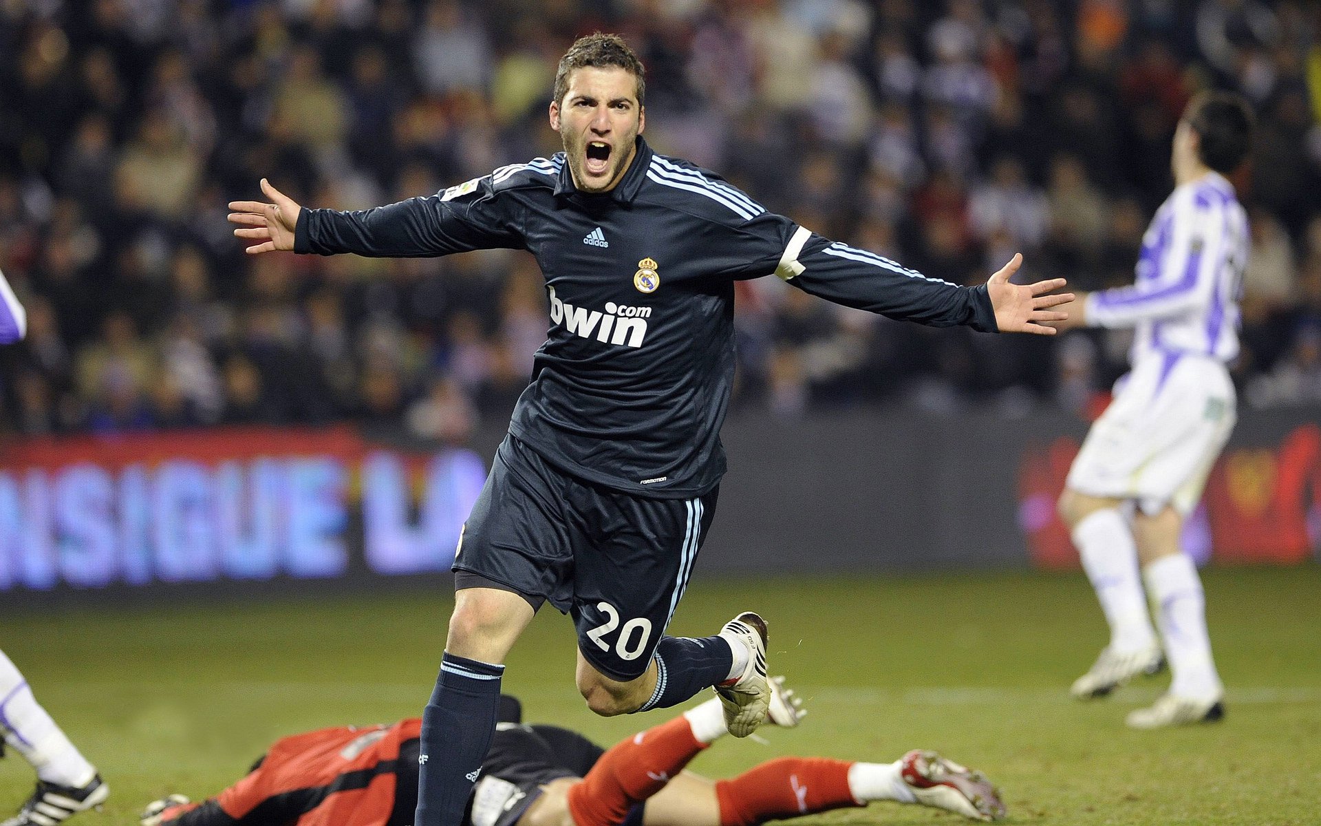 五大联赛俱乐部内部竞争机制趋于科学化，五大联赛的俱乐部